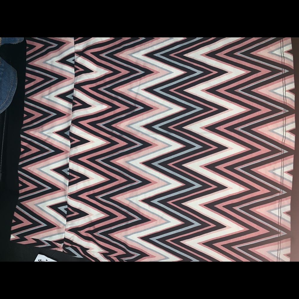 Mini Skirt Chevron Pattern - Picture 2 of 6